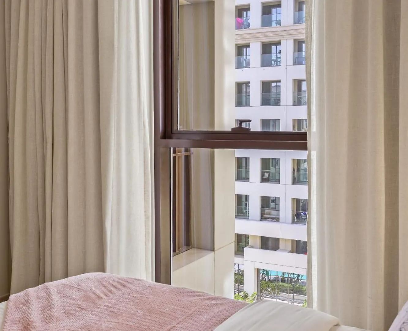 Pink Panther Soft Glam 1Br In Surf 2-Creek Beach Dubai Lejlighed
