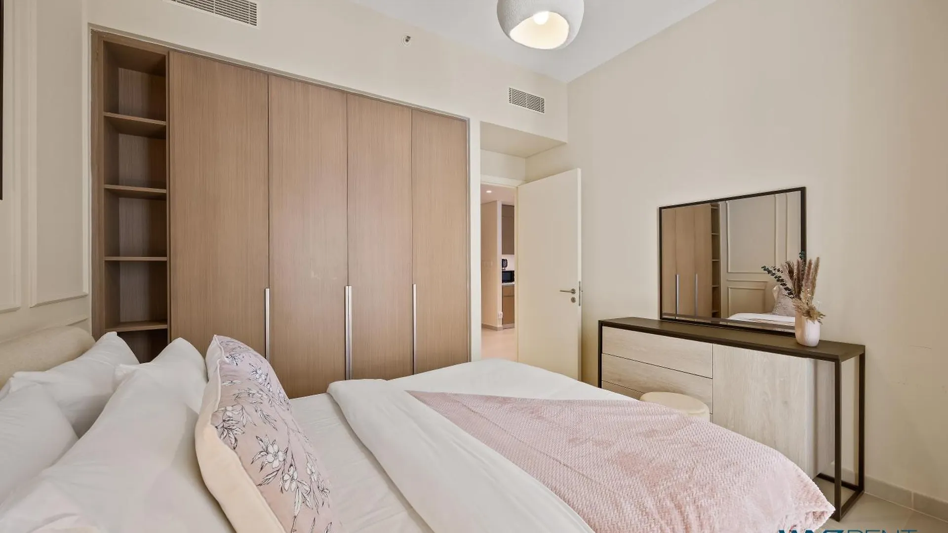 Lejlighed Pink Panther Soft Glam 1Br In Surf 2-Creek Beach Dubai