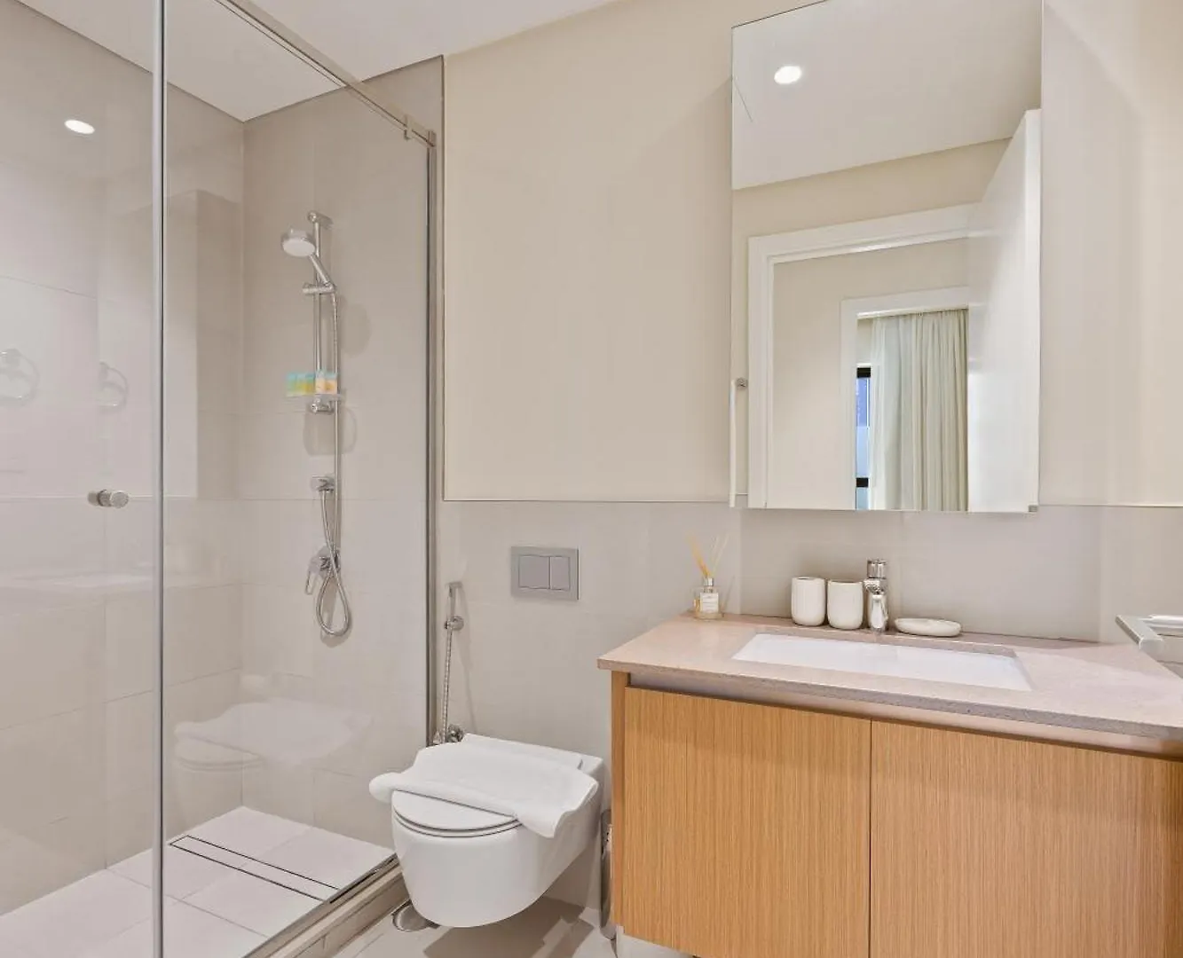Lejlighed Pink Panther Soft Glam 1Br In Surf 2-Creek Beach Dubai